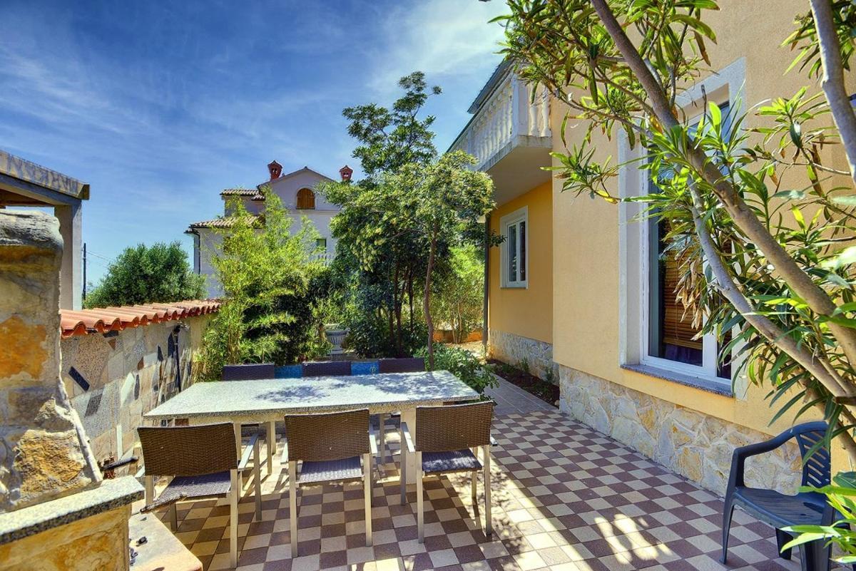 Apartments Puntica Liznjan Exterior photo