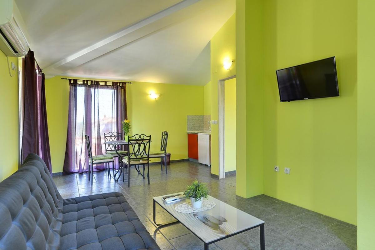 Apartments Puntica Liznjan Exterior photo