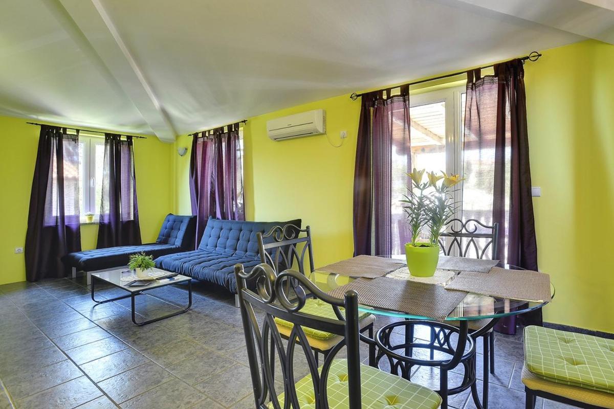 Apartments Puntica Liznjan Exterior photo