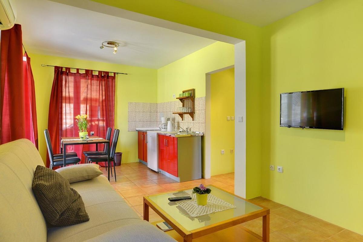 Apartments Puntica Liznjan Exterior photo